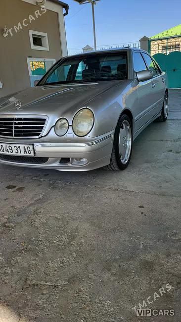 Mercedes-Benz E320, 2001