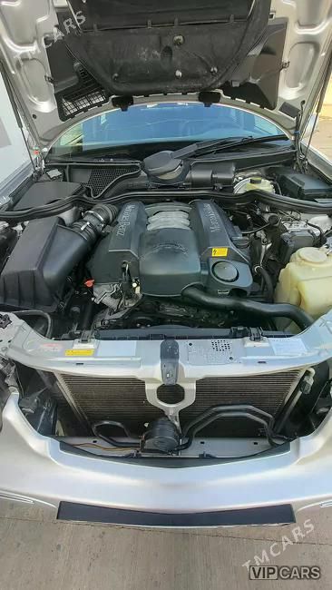 Mercedes-Benz E320, 2001