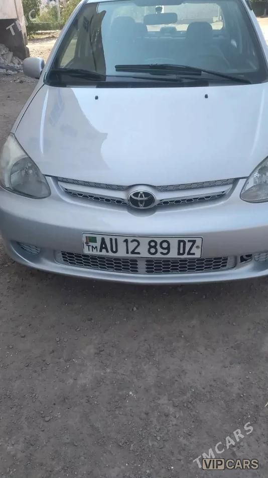 Toyota Echo, 2005
