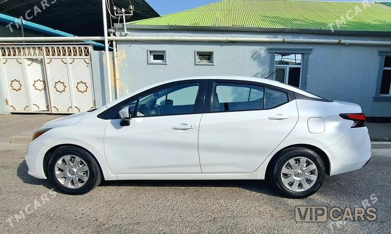 Nissan Versa, 2020
