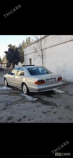 Mercedes-Benz E320, 2001