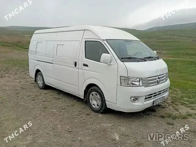 Toyota Hiace, 2015 — фото 1
