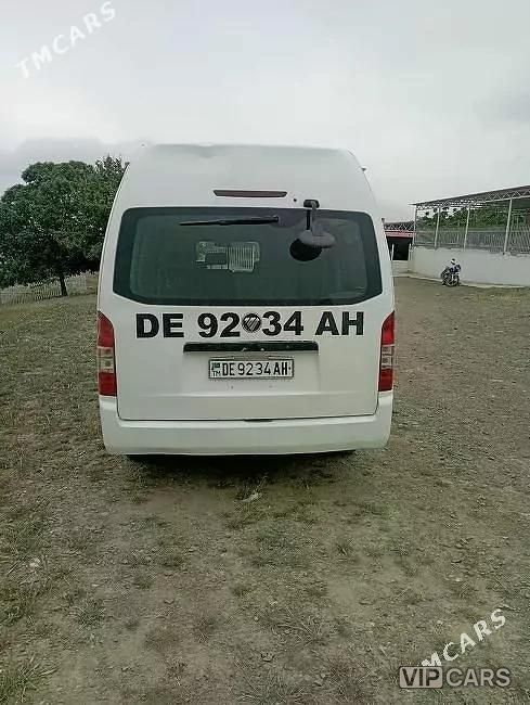 Toyota Hiace, 2015