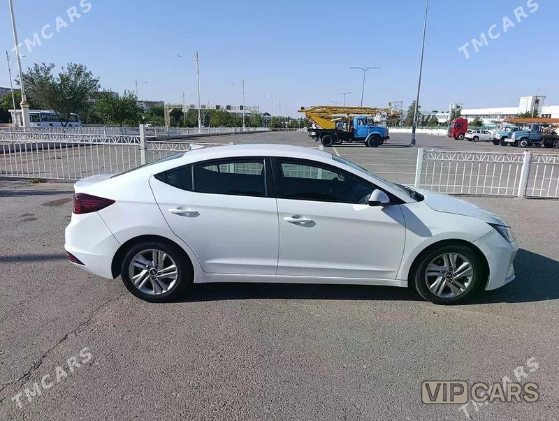 Hyundai Elantra, 2019