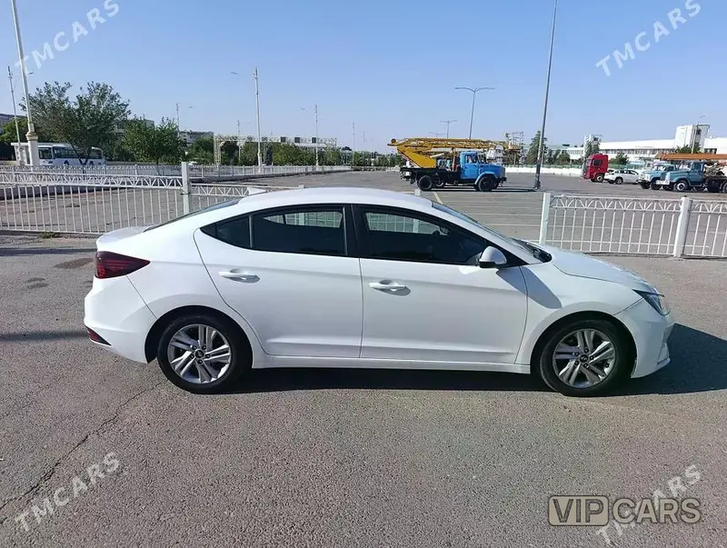 Hyundai Elantra, 2019 — фото 1