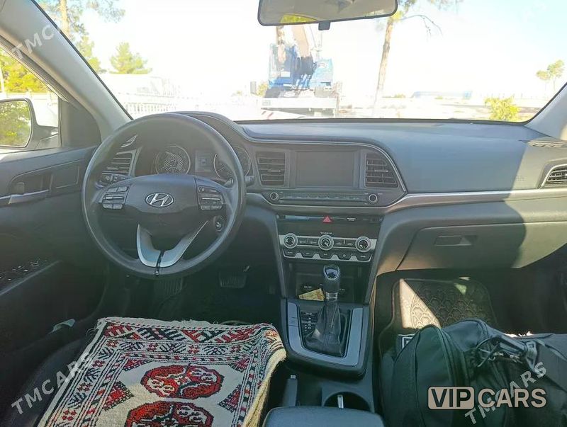 Hyundai Elantra, 2019