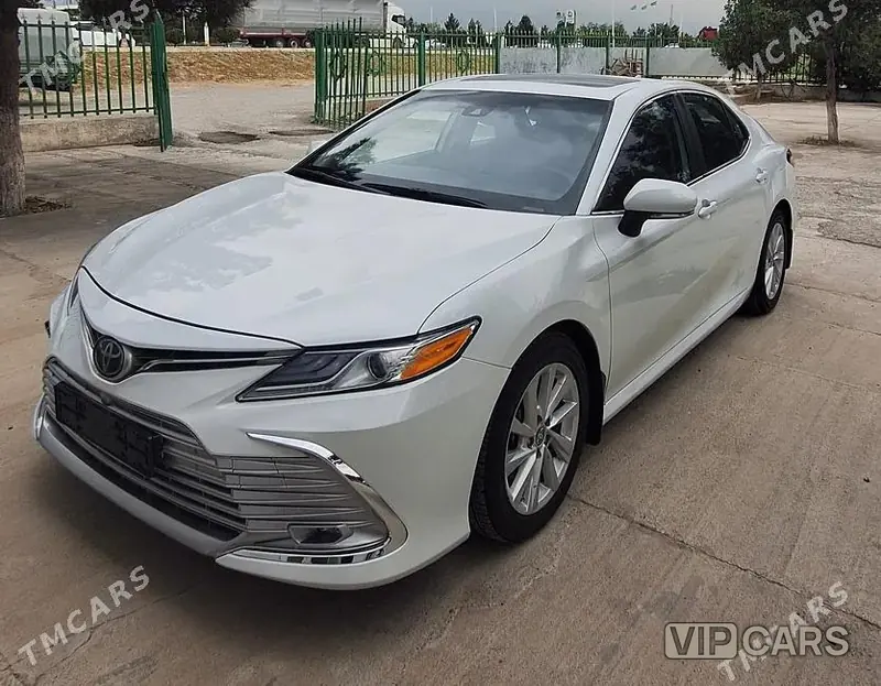 Toyota Camry, 2022 — фото 1
