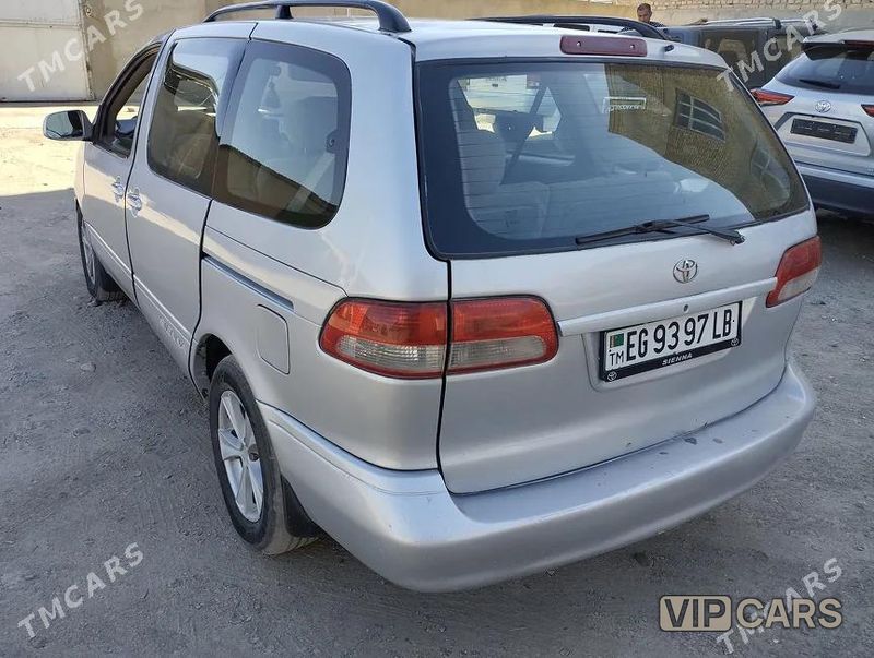 Toyota Sienna, 2002