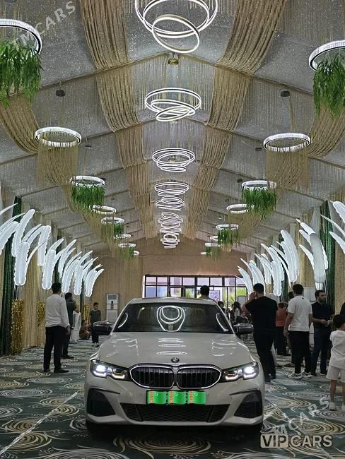 BMW 330, 2020