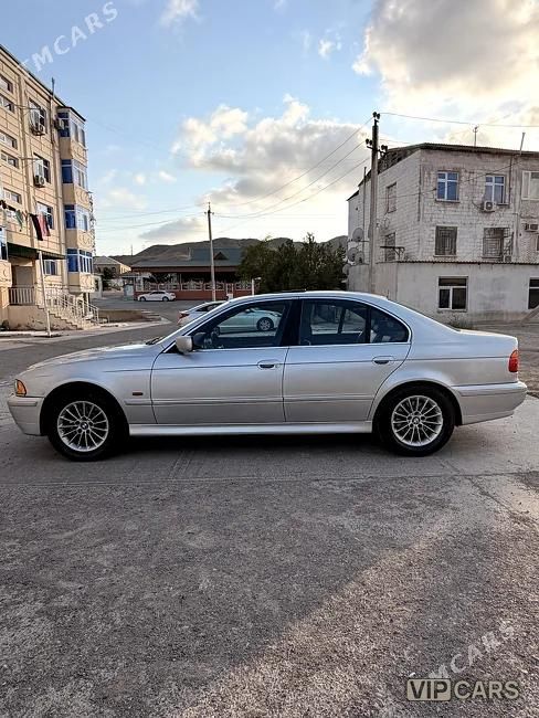 BMW E39, 2001