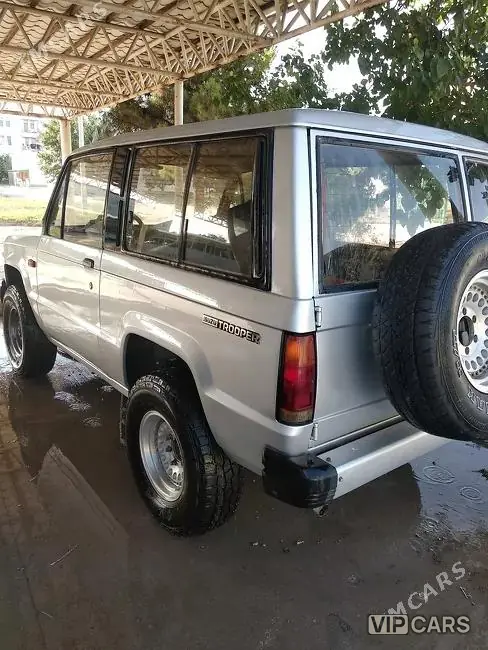 Isuzu Trooper, 1990 — фото 1