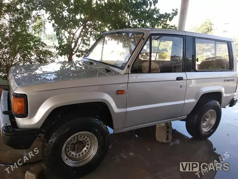 Isuzu Trooper, 1990 — фото 2