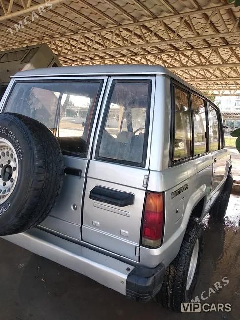 Isuzu Trooper, 1990