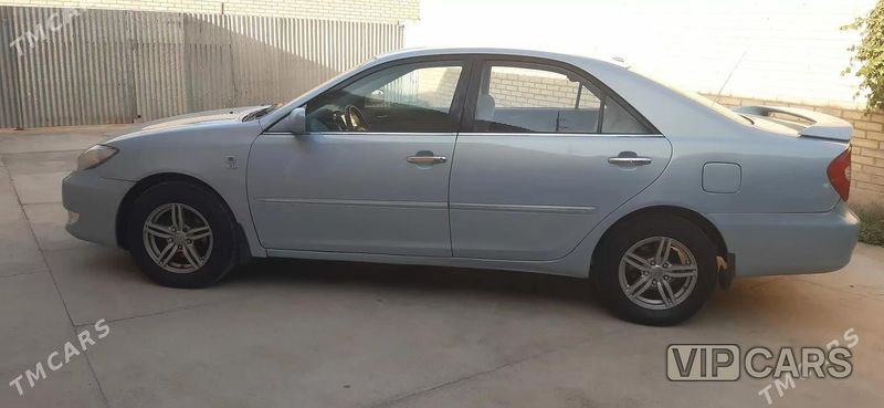 Toyota Camry, 2004