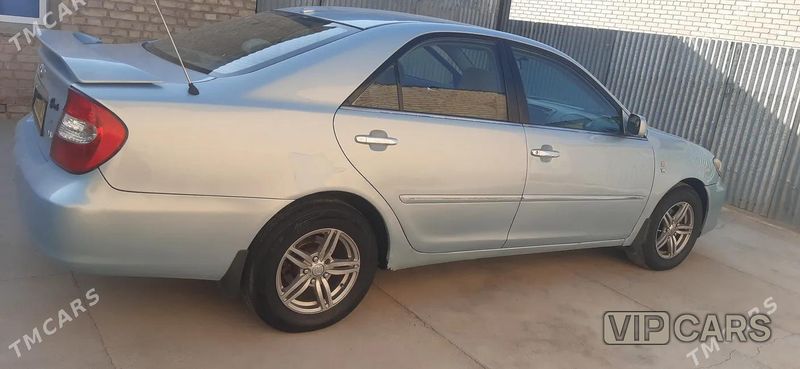 Toyota Camry, 2004