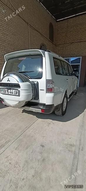 Mitsubishi Pajero, 2009