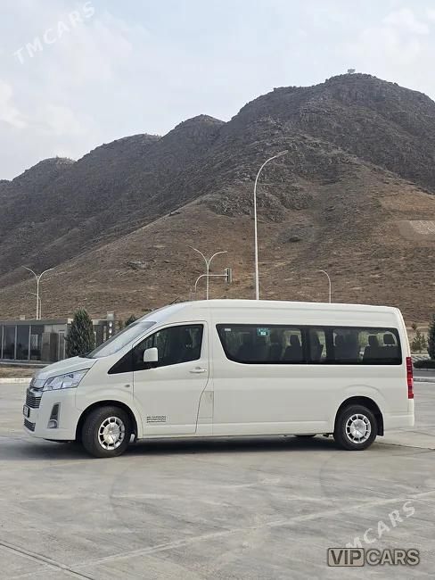 Toyota Hiace, 2024