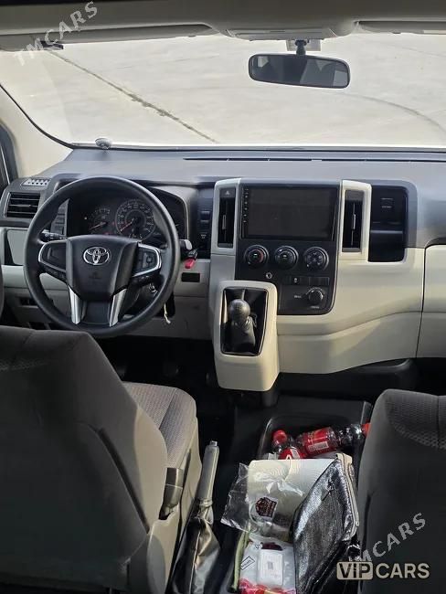 Toyota Hiace, 2024