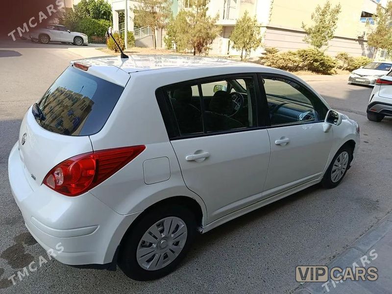 Nissan Versa, 2010