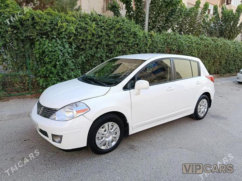 Nissan Versa, 2010