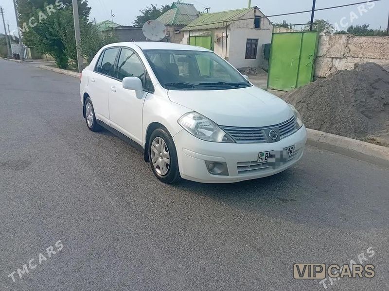 Nissan Versa, 2010