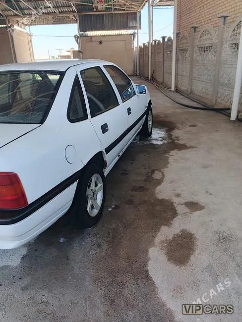 Opel Vectra, 1990