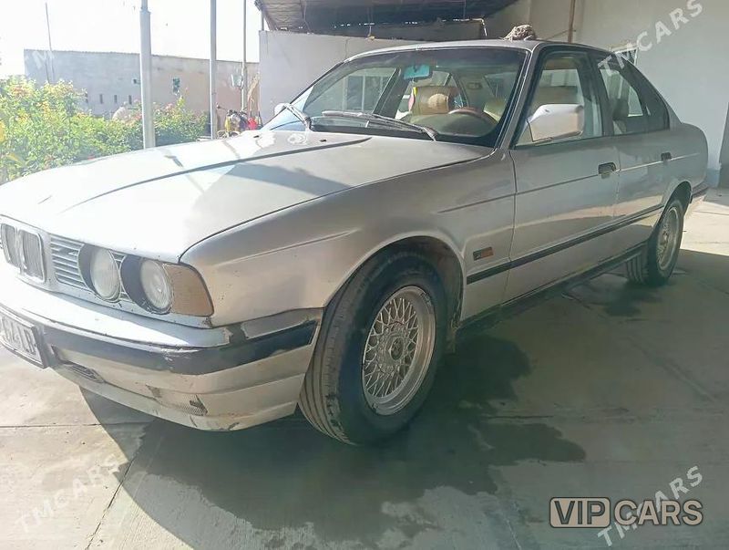 BMW 525, 1990