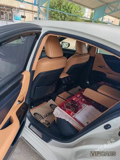 Lexus ES 350, 2023