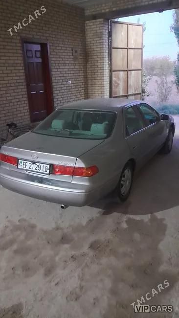 Toyota Camry, 2001