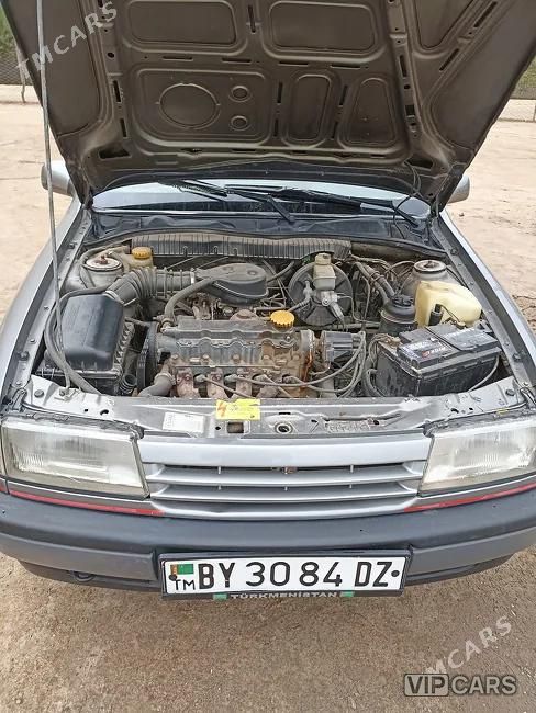 Opel Vectra, 1992