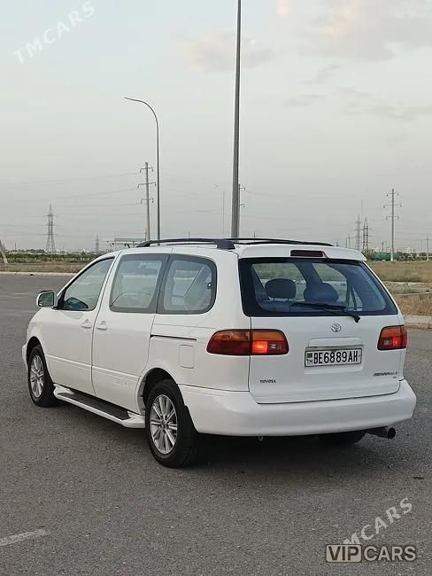 Toyota Sienna, 2001