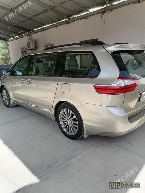 Toyota Sienna, 2016