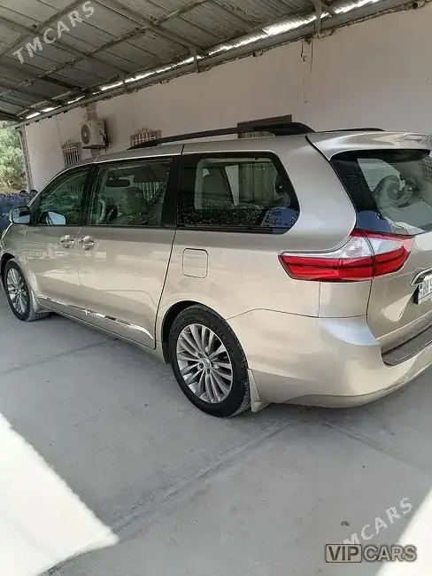 Toyota Sienna, 2016 — фото 1