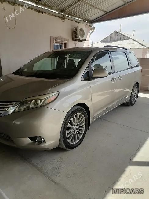 Toyota Sienna, 2016