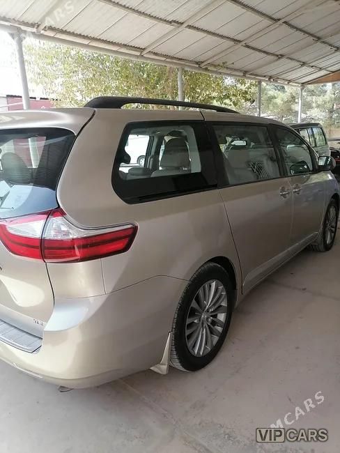 Toyota Sienna, 2016