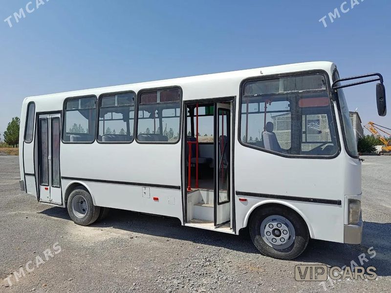 Isuzu Elf, 2011