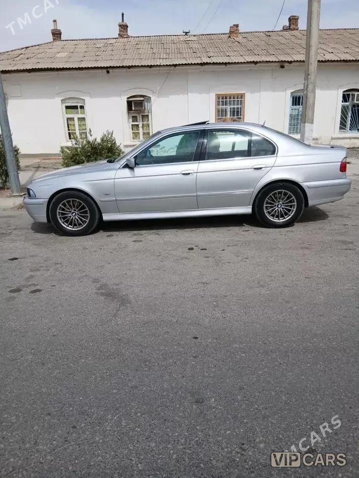 BMW E39, 2001