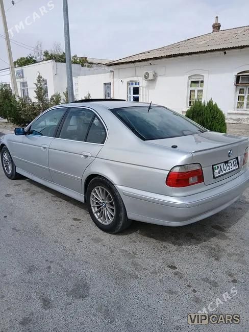 BMW E39, 2001