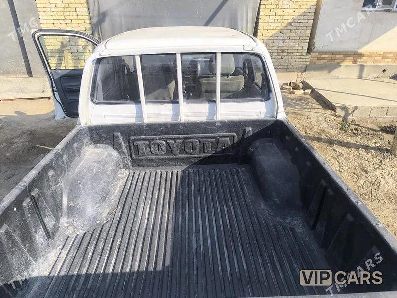 Toyota Hilux, 2000