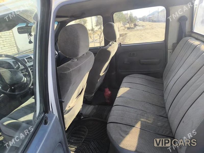 Toyota Hilux, 2000