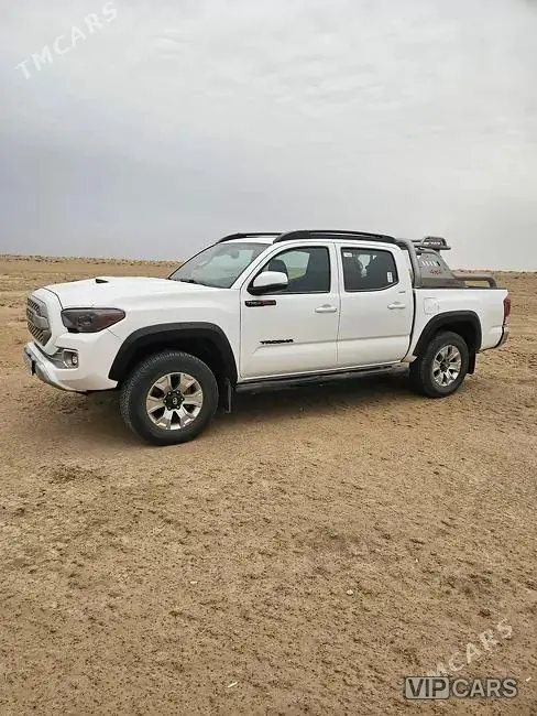 Toyota Tacoma, 2021 — фото 1