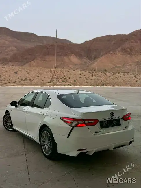 Toyota Camry, 2023 — фото 2