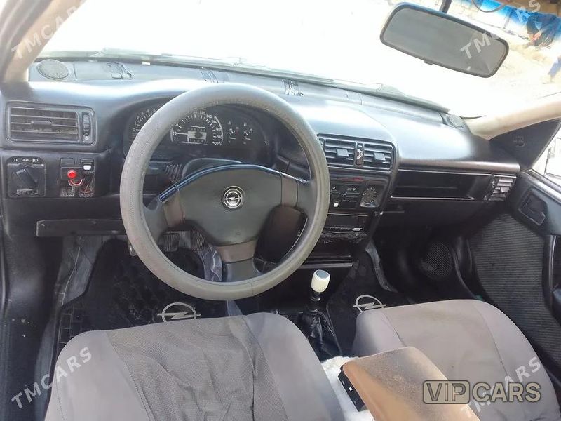 Opel Vectra, 1990