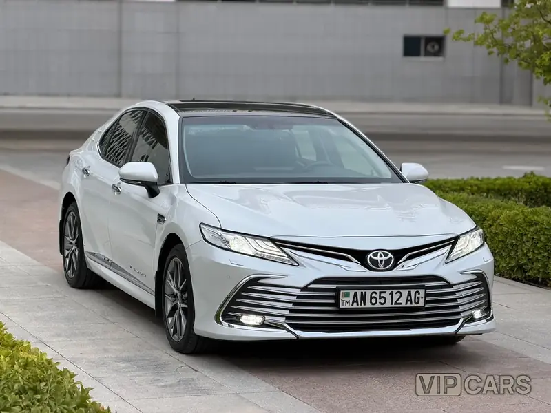 Toyota Camry, 2024 — фото 1