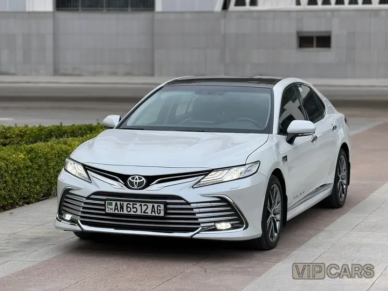 Toyota Camry, 2024 — фото 2
