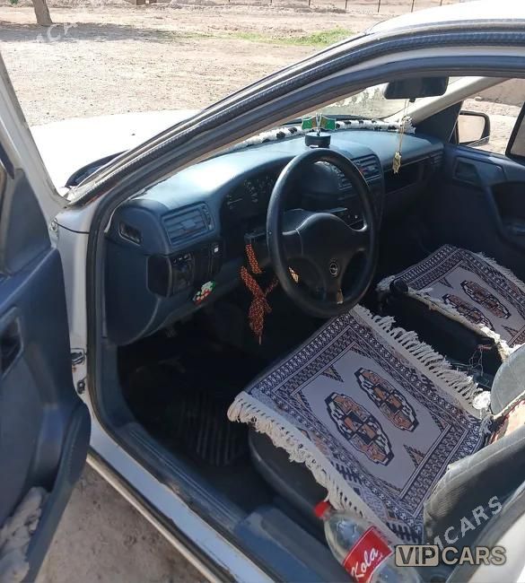 Opel Vectra, 1992