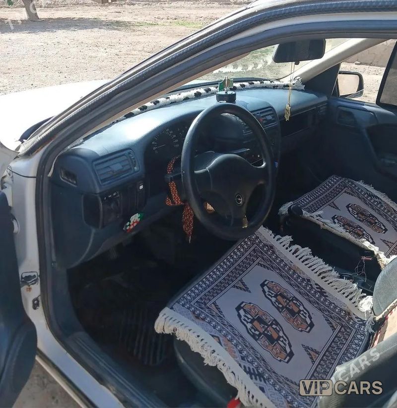 Opel Vectra, 1989