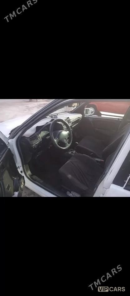 Opel Vectra, 1993