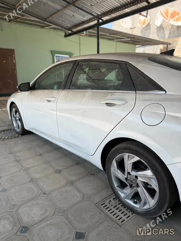 Hyundai Elantra, 2024