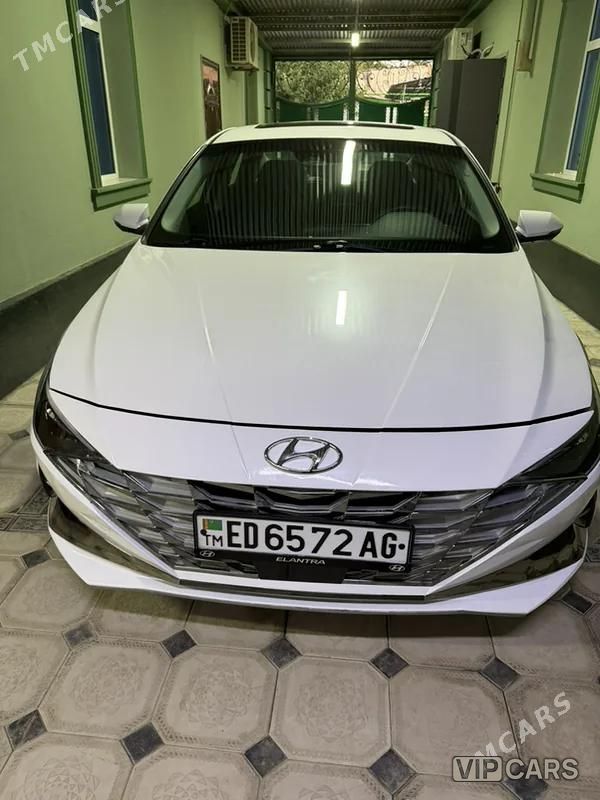 Hyundai Elantra, 2022